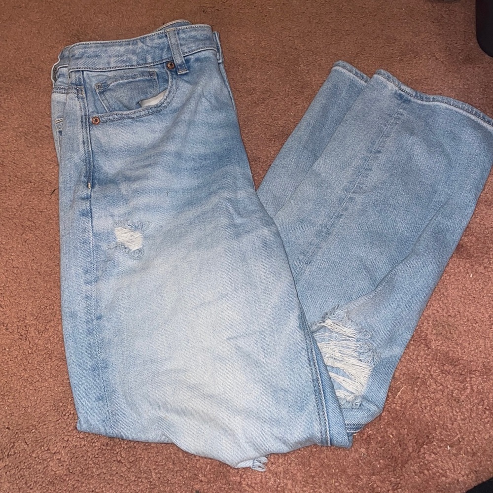 Women’s mom jeans, American Eagle, size 8, great condition!